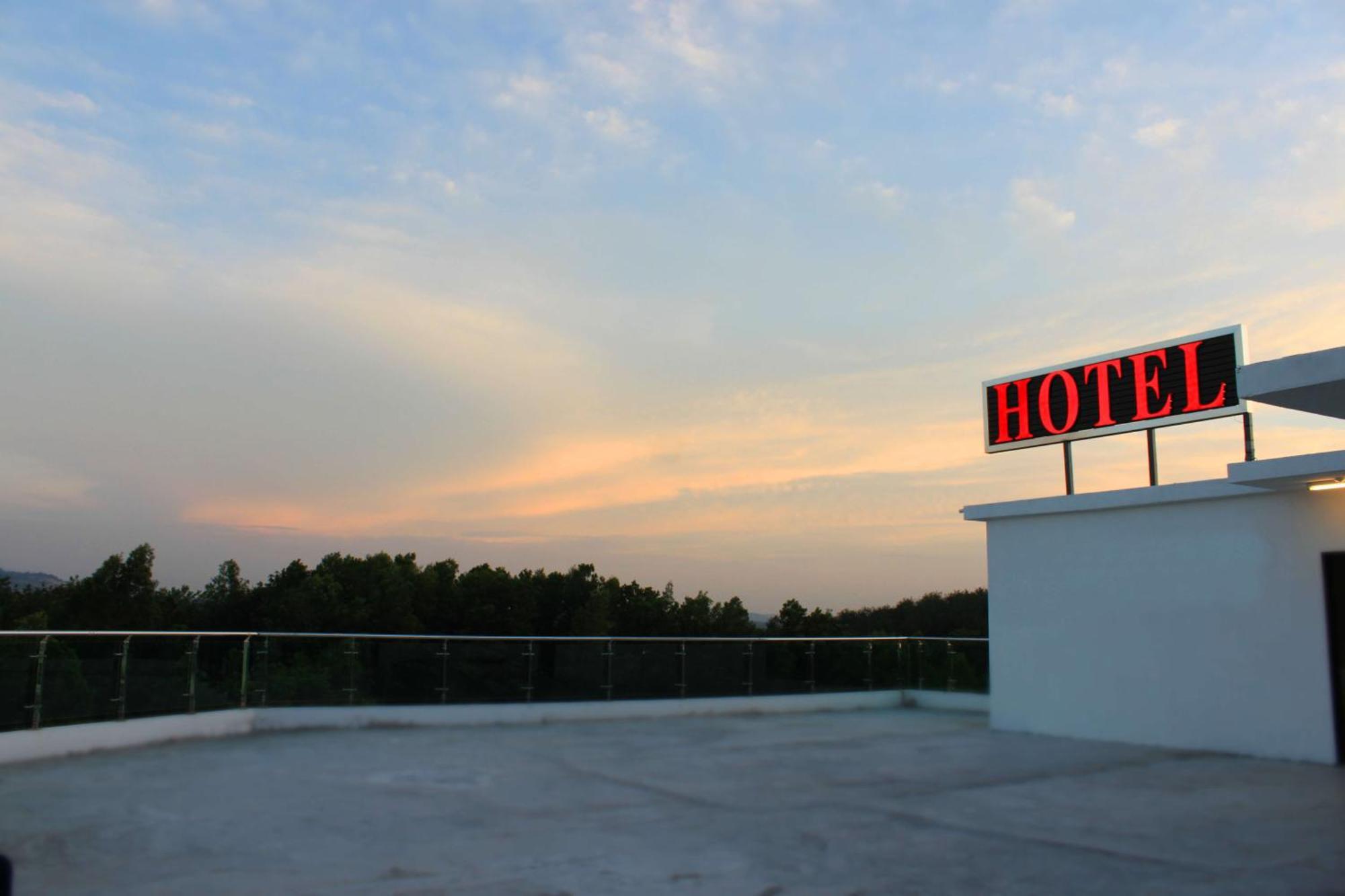 Hotel Time Boutique Nilai Buitenkant foto