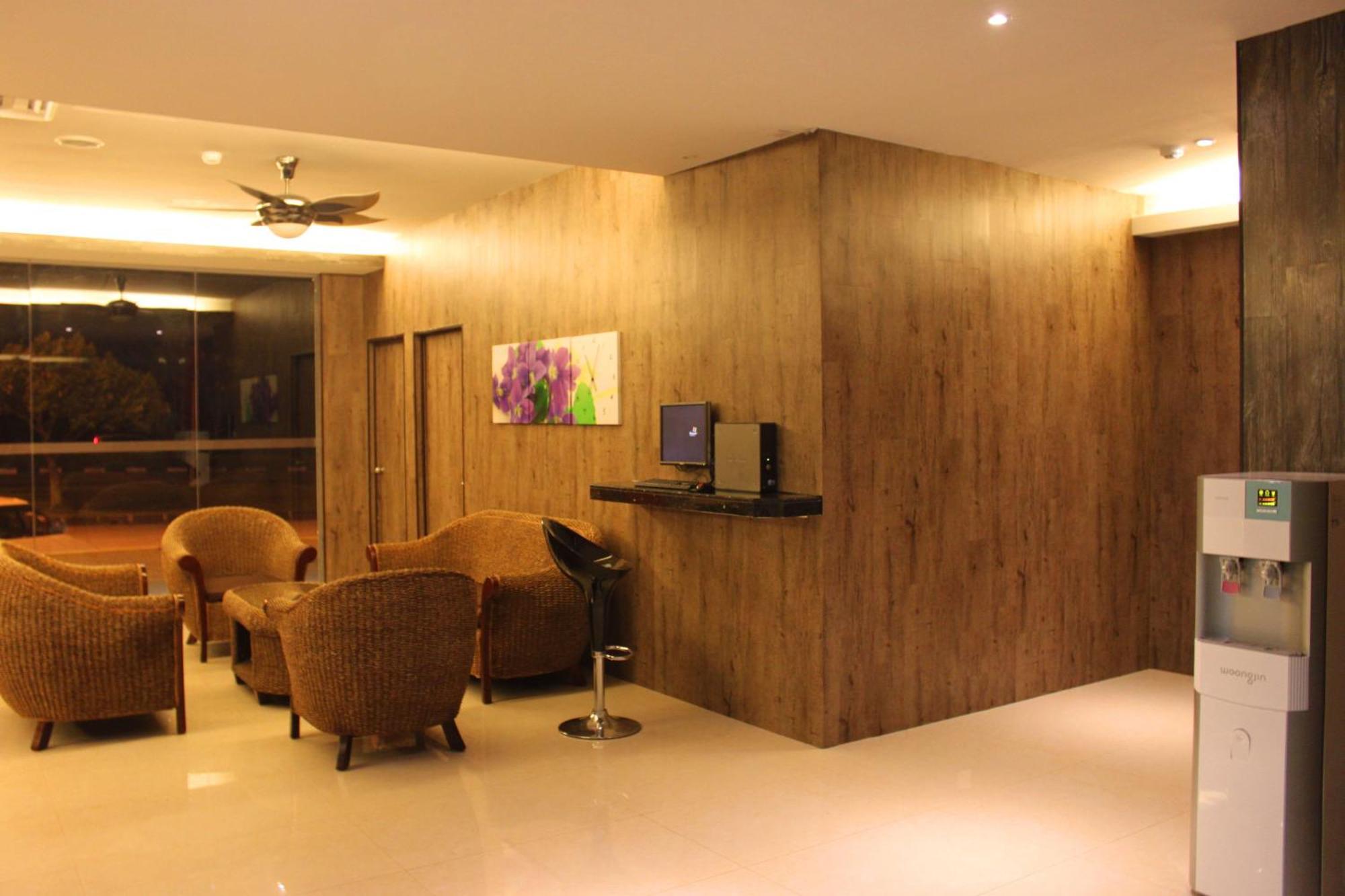 Hotel Time Boutique Nilai Buitenkant foto