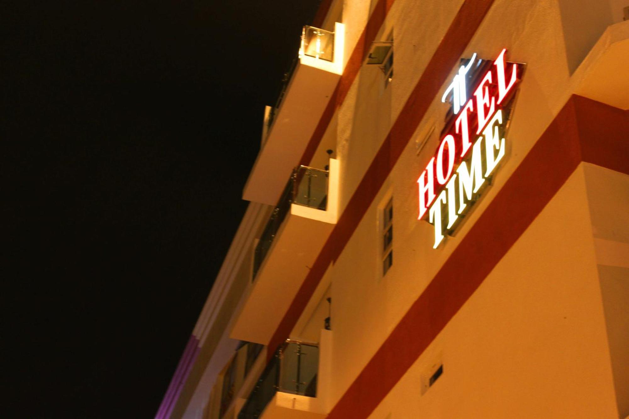 Hotel Time Boutique Nilai Buitenkant foto